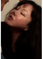 M-946G16 -  The MILF can't help but want to see the cum spurting out of the young cock, so she sucks on the young cock at hand and has sex with him in a frenzy! She loses herself and goes crazy!