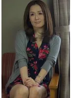 M867G-004 -  We found a mother and daughter on the street and invited them to come to an inn for an overnight interview... The mature woman moans and writhes next to her daughter while trying to suppress her voice.